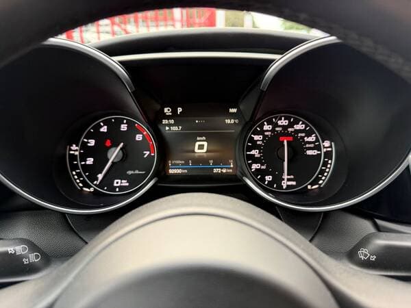 2018 Alfa Romeo Giulia — Miniatură 11