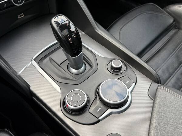 2018 Alfa Romeo Giulia — Miniatură 13