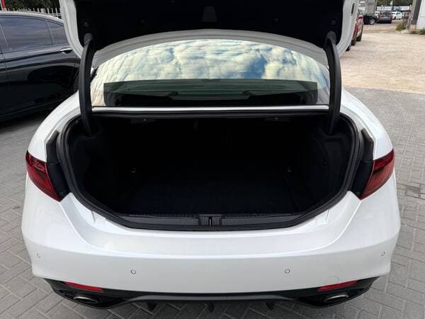 2018 Alfa Romeo Giulia — Miniatură 22