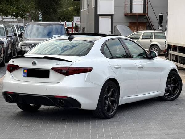 2018 Alfa Romeo Giulia — Miniatură 3