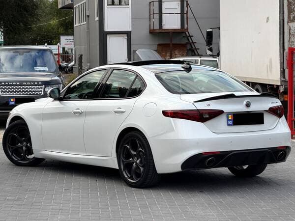 2018 Alfa Romeo Giulia — Miniatură 4