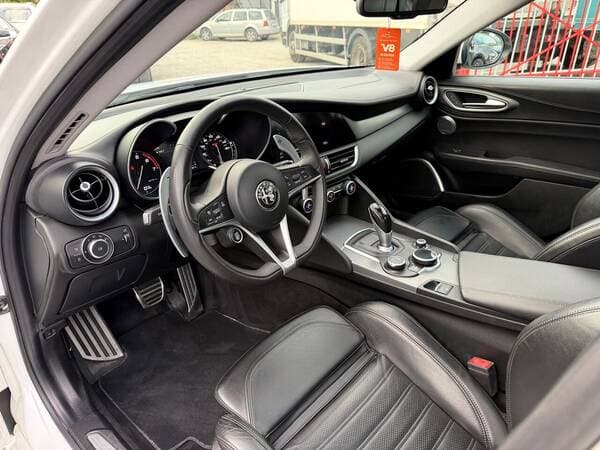 2018 Alfa Romeo Giulia — Miniatură 7