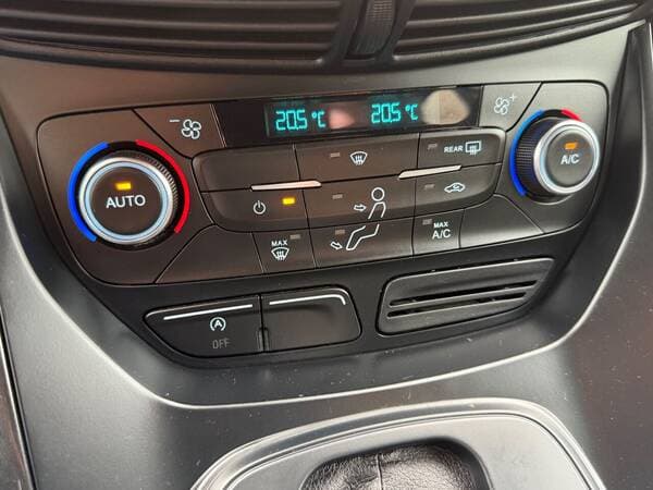 2017 Ford Kuga — Miniatură 12