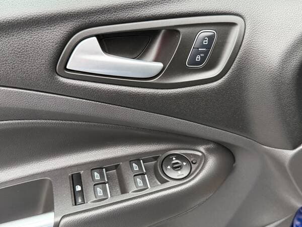 2017 Ford Kuga — Miniatură 15