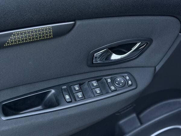 2015 Renault Grand Scenic — Miniatură 16