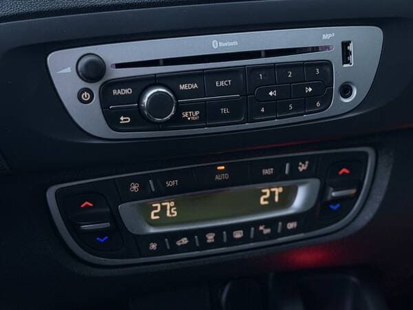 2015 Renault Grand Scenic — Miniatură 12