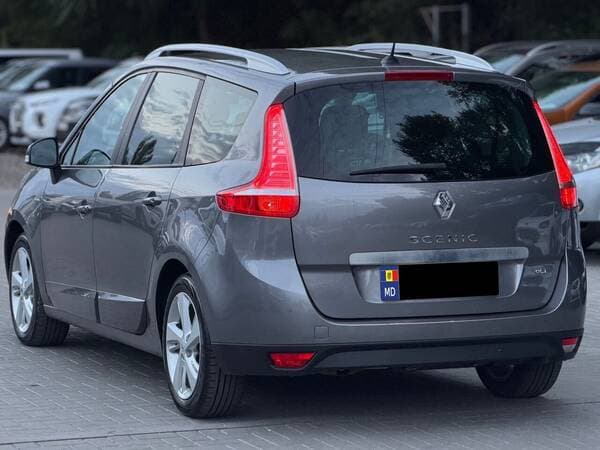 2015 Renault Grand Scenic — Miniatură 4