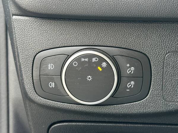 2019 Ford Focus — Miniatură 16