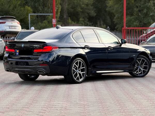 2021 BMW 530e — Miniatură 3