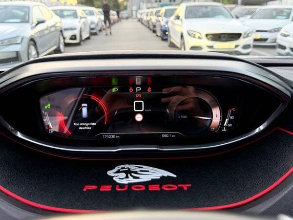2018 Peugeot 5008 — Miniatură 11