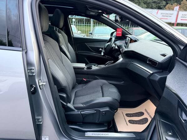 2018 Peugeot 5008 — Miniatură 8