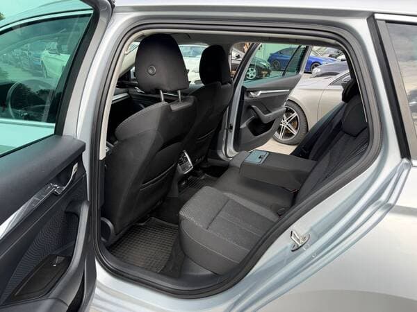 2023 Skoda Octavia — Miniatură 17