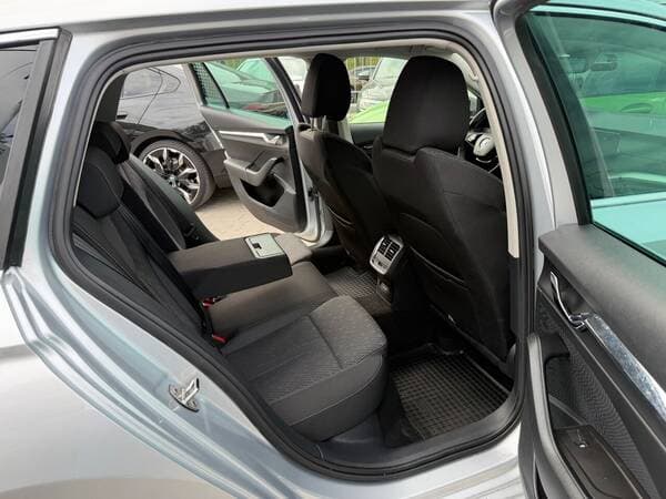 2023 Skoda Octavia — Miniatură 18