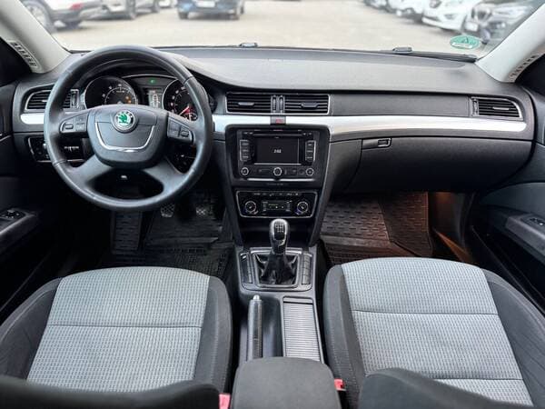 2009 Skoda Superb — Miniatură 8