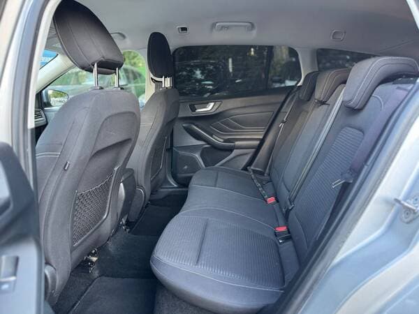 2018 Ford Focus — Miniatură 16