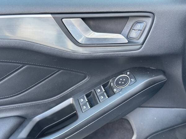 2018 Ford Focus — Miniatură 14