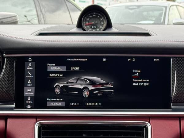 2017 Porsche Panamera — Miniatură 15