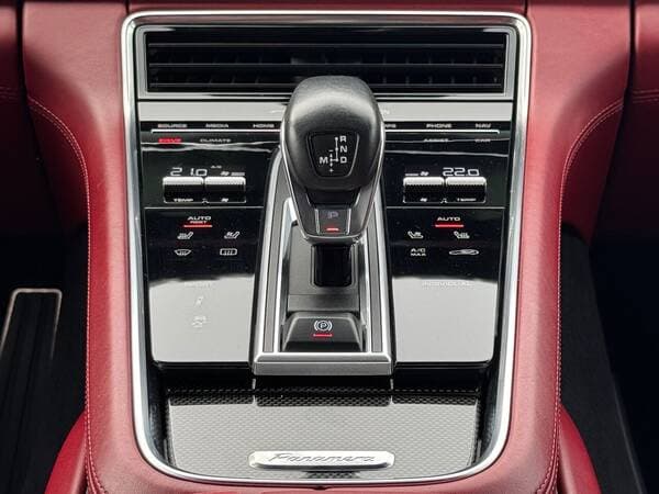 2017 Porsche Panamera — Miniatură 18