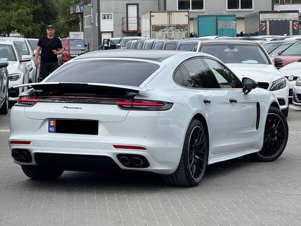 2017 Porsche Panamera — Miniatură 3