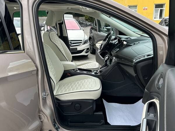 2017 Ford Kuga — Miniatură 8