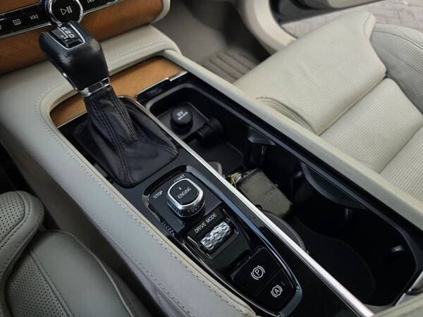 2016 Volvo XC 90 — Miniatură 13