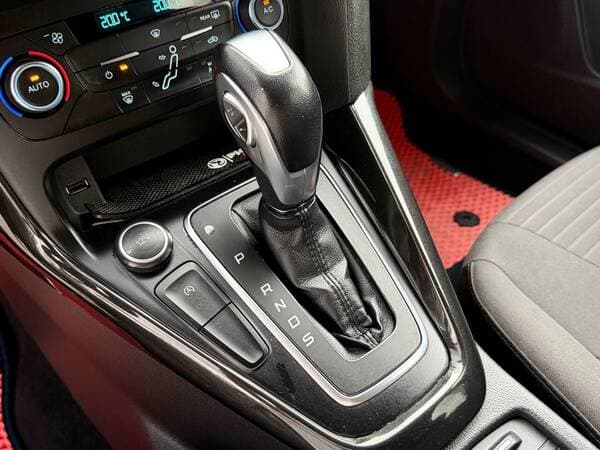 2016 Ford Focus — Miniatură 13