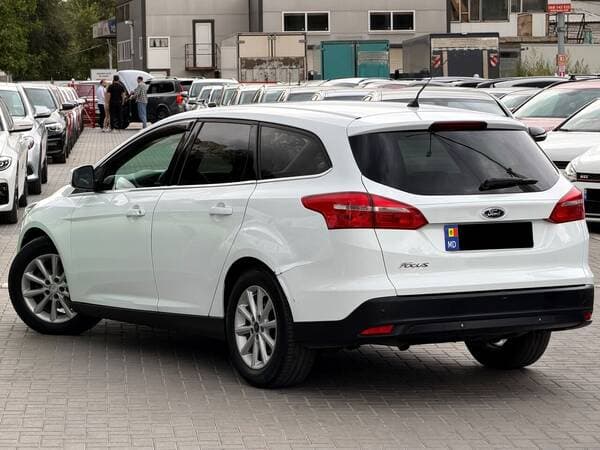 2016 Ford Focus — Miniatură 4