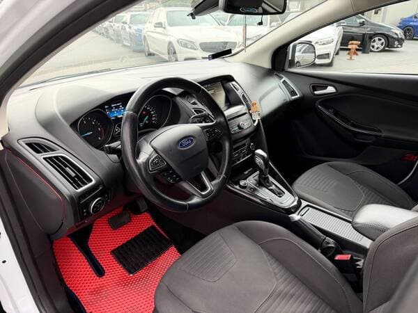2016 Ford Focus — Miniatură 6