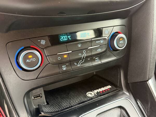 2016 Ford Focus — Miniatură 12