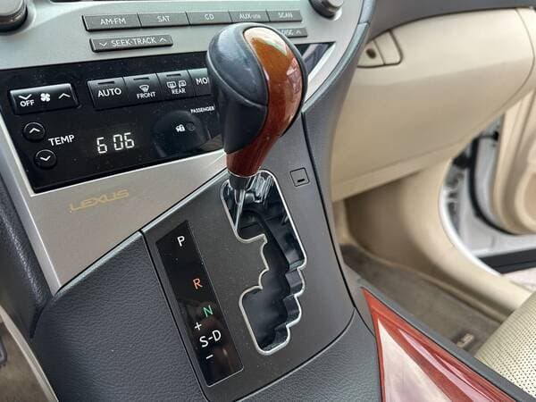 2011 Lexus RX 450h — Miniatură 18
