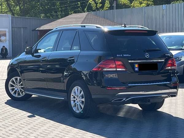 2016 Mercedes GLE 300d — Miniatură 3