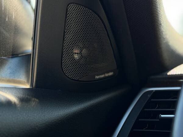 2017 BMW 330 — Miniatură 22