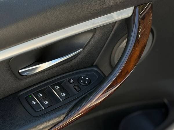 2017 BMW 330 — Miniatură 16
