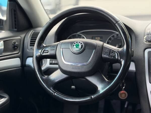 2009 Skoda Octavia — Miniatură 9