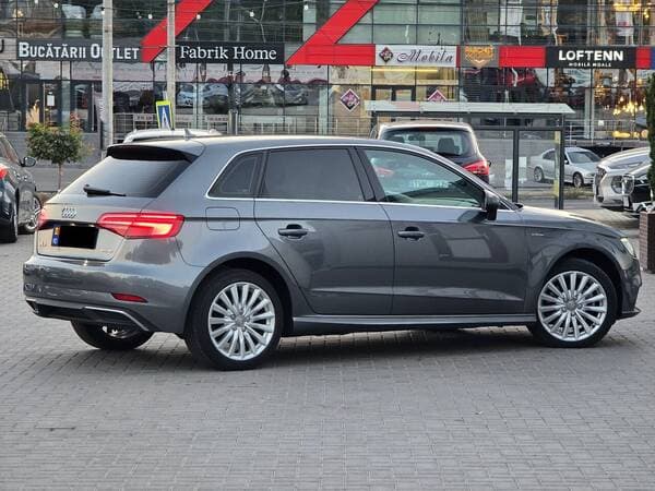 2018 Audi A3 E-tron — Miniatură 4