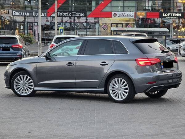 2018 Audi A3 E-tron — Miniatură 3