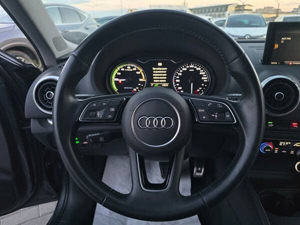 2018 Audi A3 E-tron — Miniatură 10