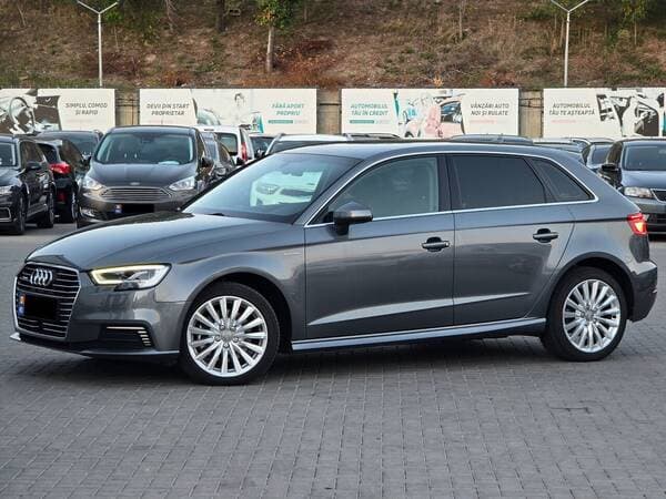 2018 Audi A3 E-tron — Miniatură 2