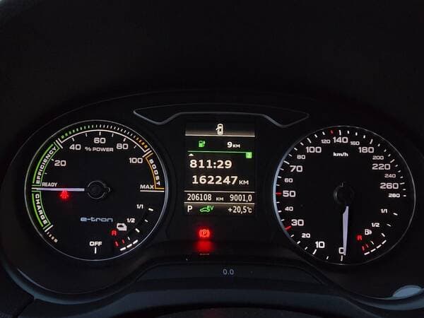 2018 Audi A3 E-tron — Miniatură 11