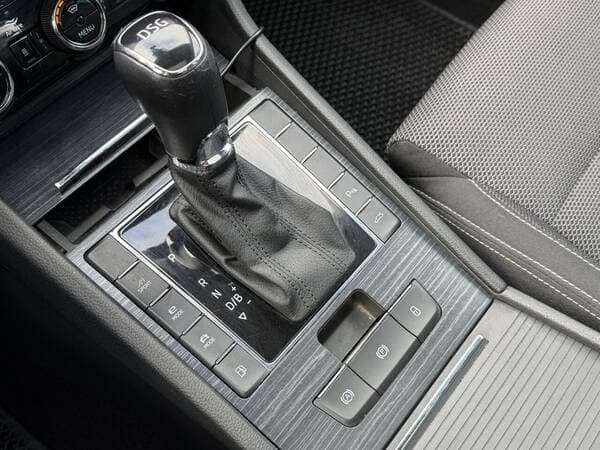2022 Skoda Superb — Miniatură 16
