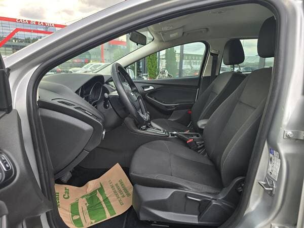 2017 Ford Focus — Miniatură 5