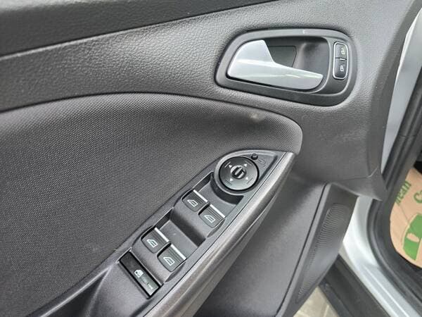 2017 Ford Focus — Miniatură 15