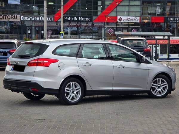 2017 Ford Focus — Miniatură 4