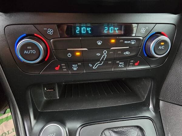 2017 Ford Focus — Miniatură 12