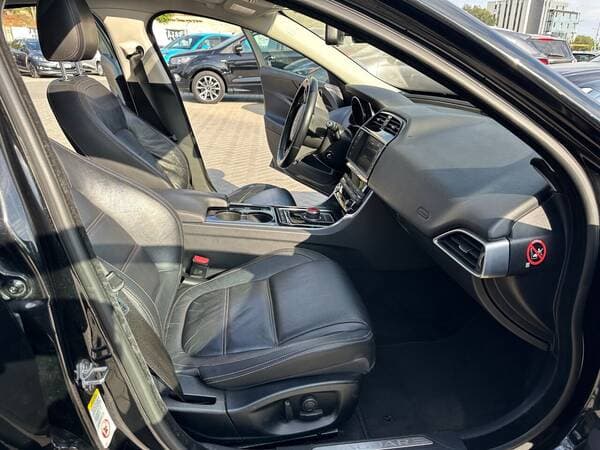 Jaguar XE 2016 — Миниатюра 7