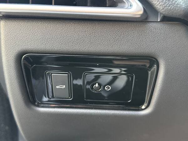 Jaguar XE 2016 — Миниатюра 17