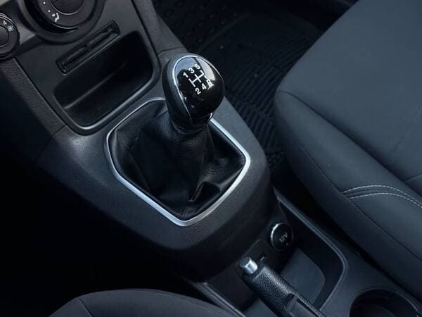 2013 Ford Fiesta — Miniatură 10