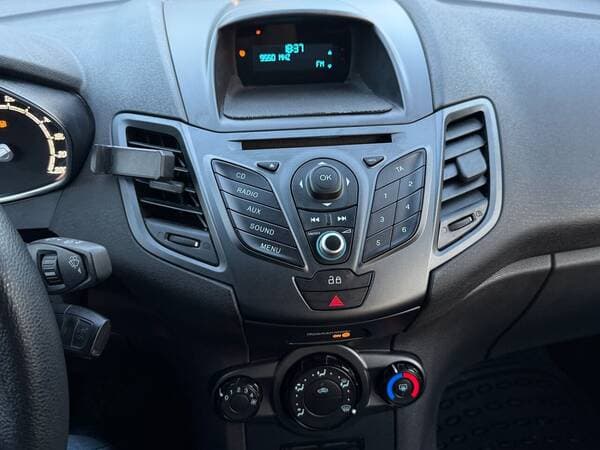 2013 Ford Fiesta — Miniatură 9