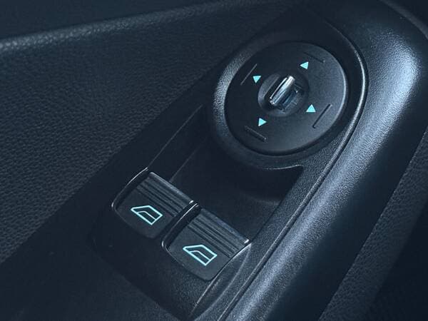 2013 Ford Fiesta — Miniatură 12