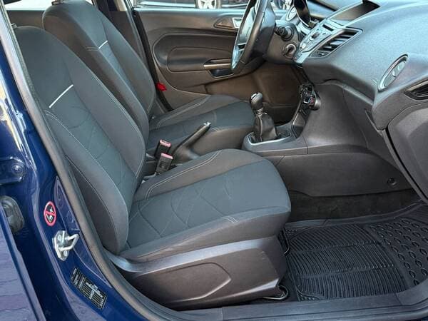 2013 Ford Fiesta — Miniatură 5